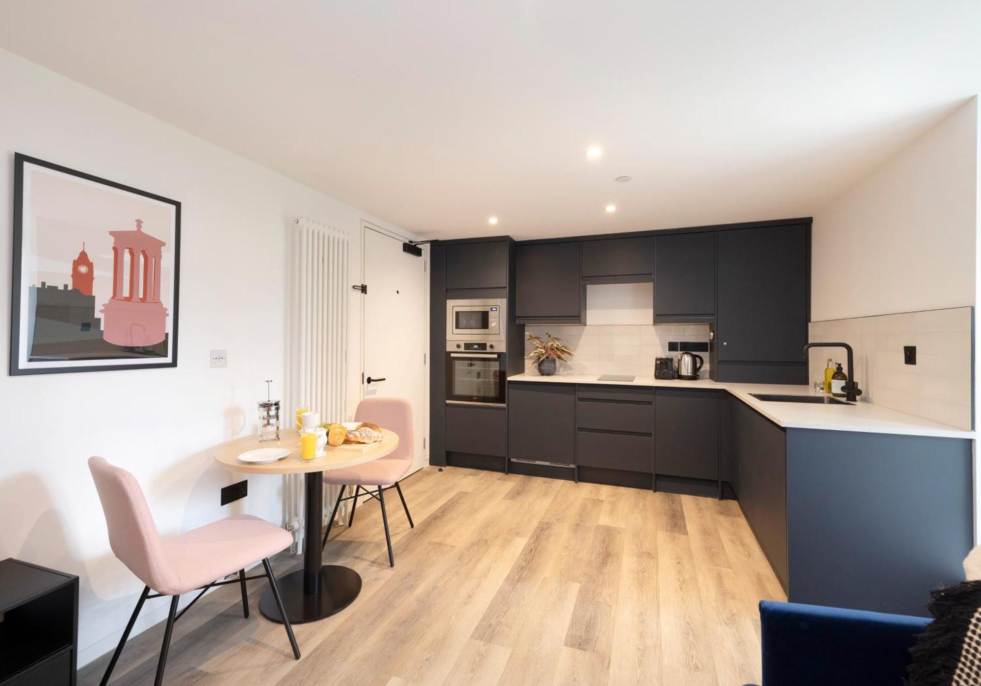 Charming Studios Near Holyrood Park & Calton Hill Эдинбург Номер фото