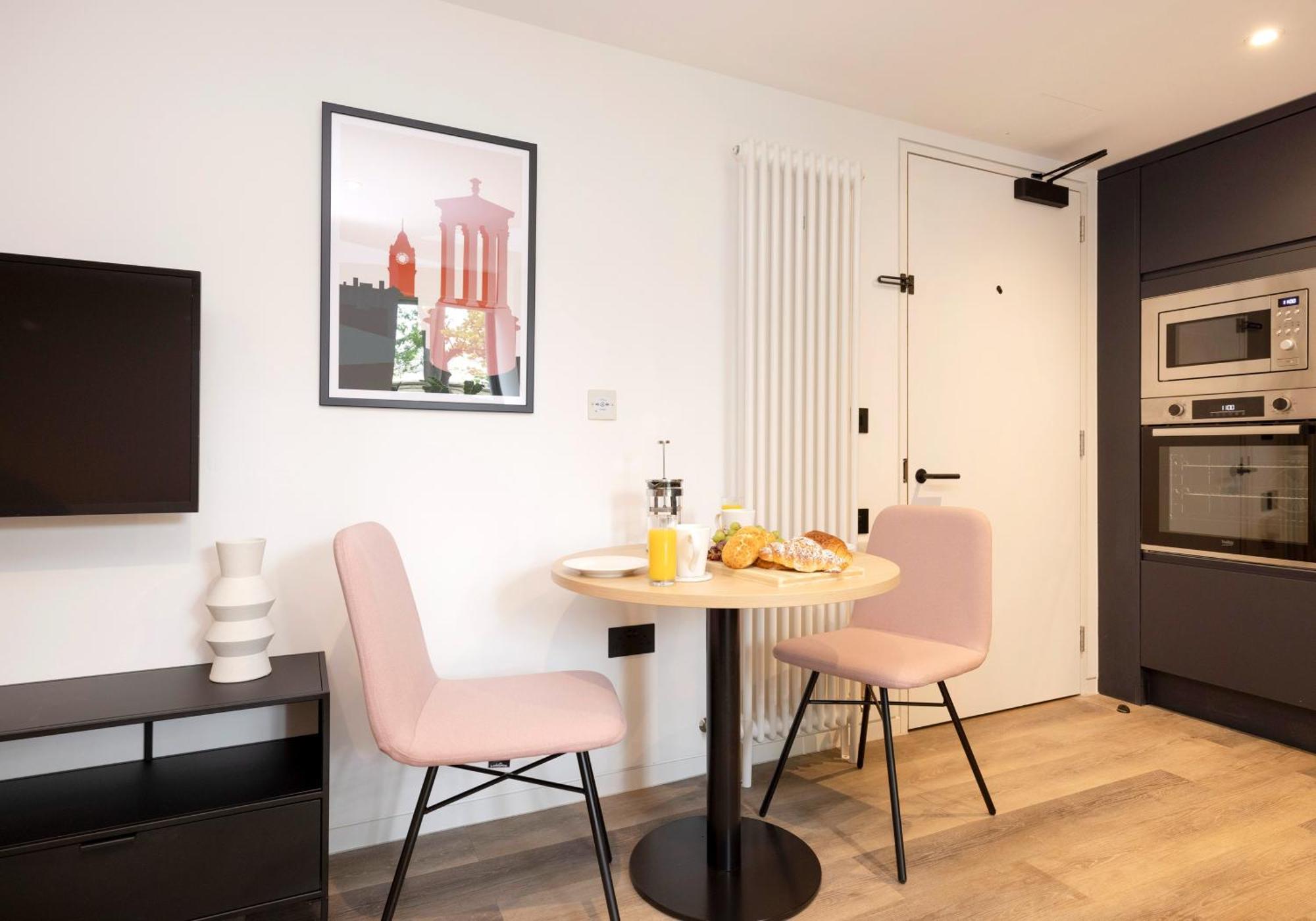 Charming Studios Near Holyrood Park & Calton Hill Эдинбург Номер фото