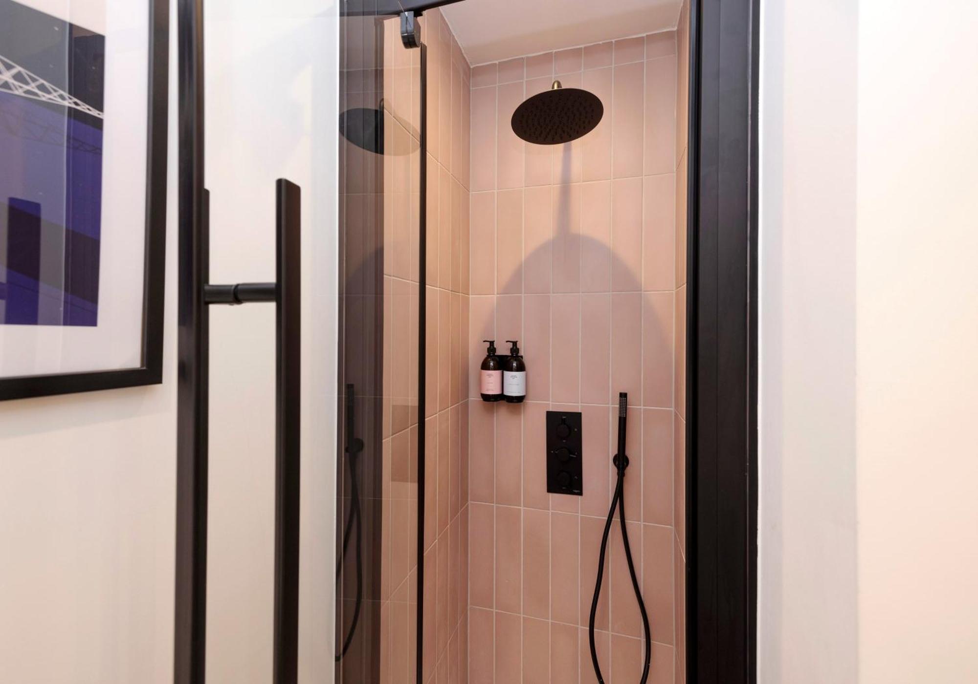 Charming Studios Near Holyrood Park & Calton Hill Эдинбург Номер фото