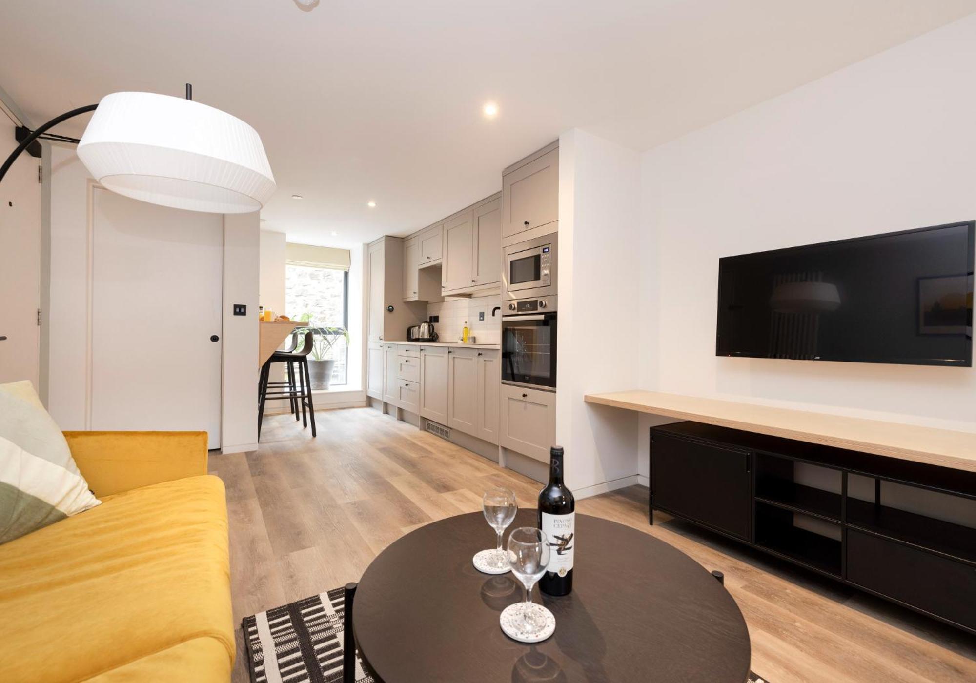 Charming Studios Near Holyrood Park & Calton Hill Эдинбург Номер фото