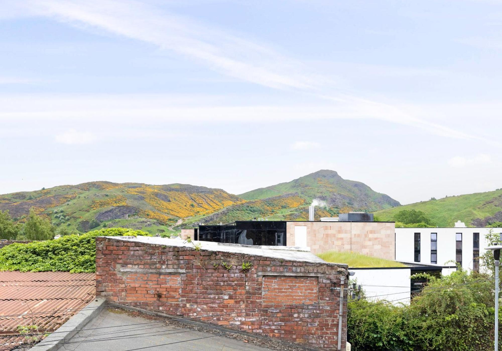 Charming Studios Near Holyrood Park & Calton Hill Эдинбург Номер фото