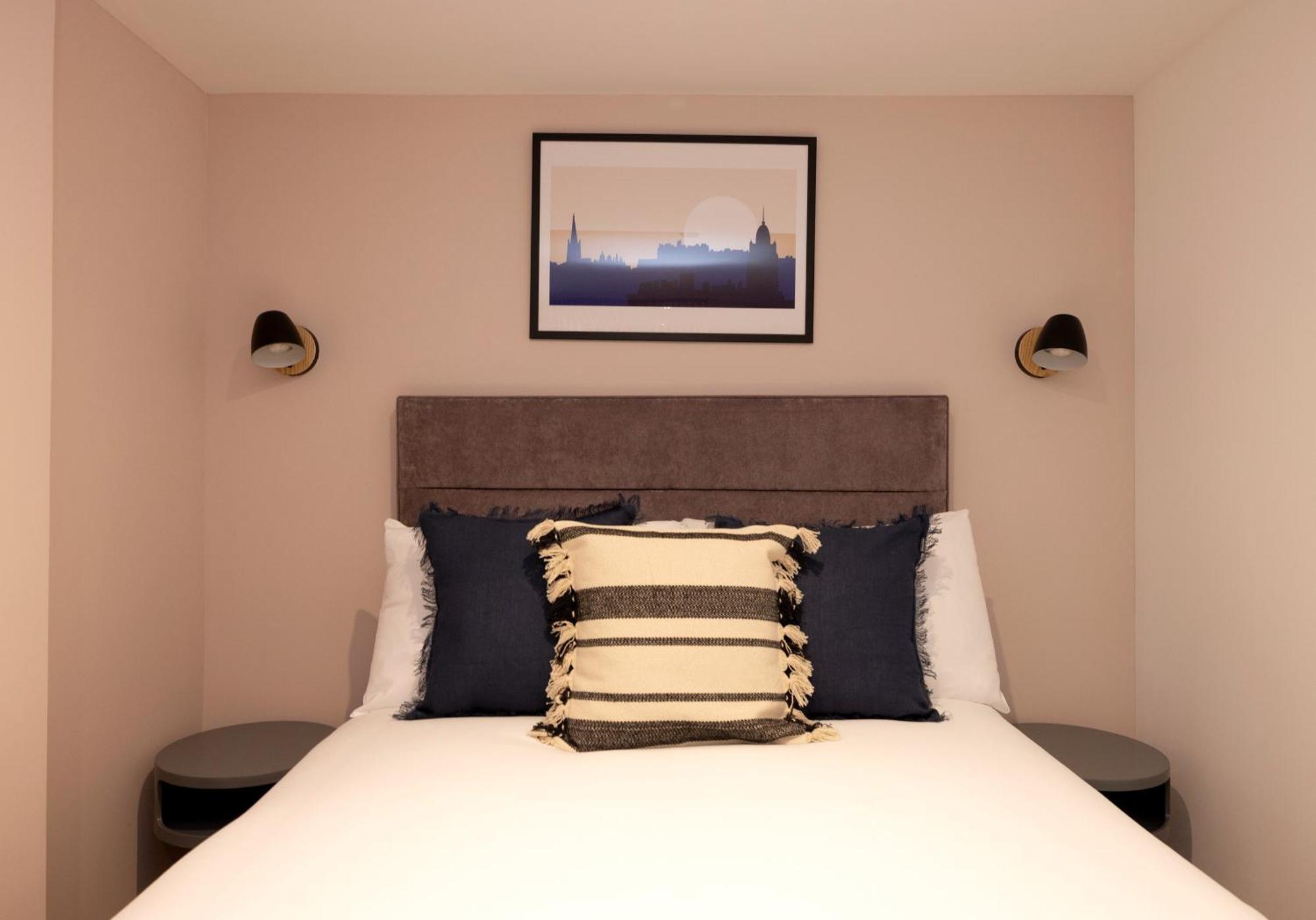 Charming Studios Near Holyrood Park & Calton Hill Эдинбург Номер фото
