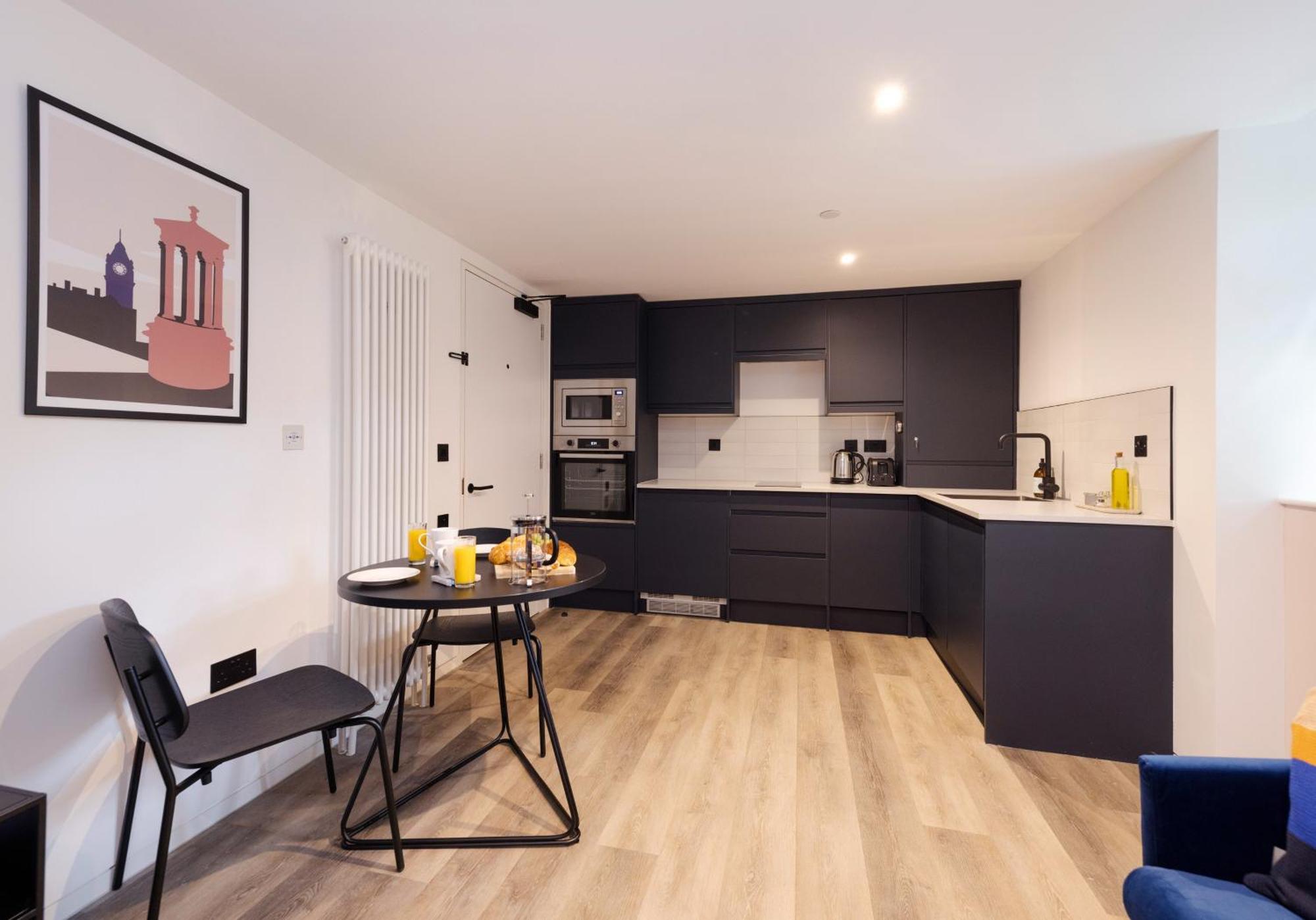 Charming Studios Near Holyrood Park & Calton Hill Эдинбург Номер фото