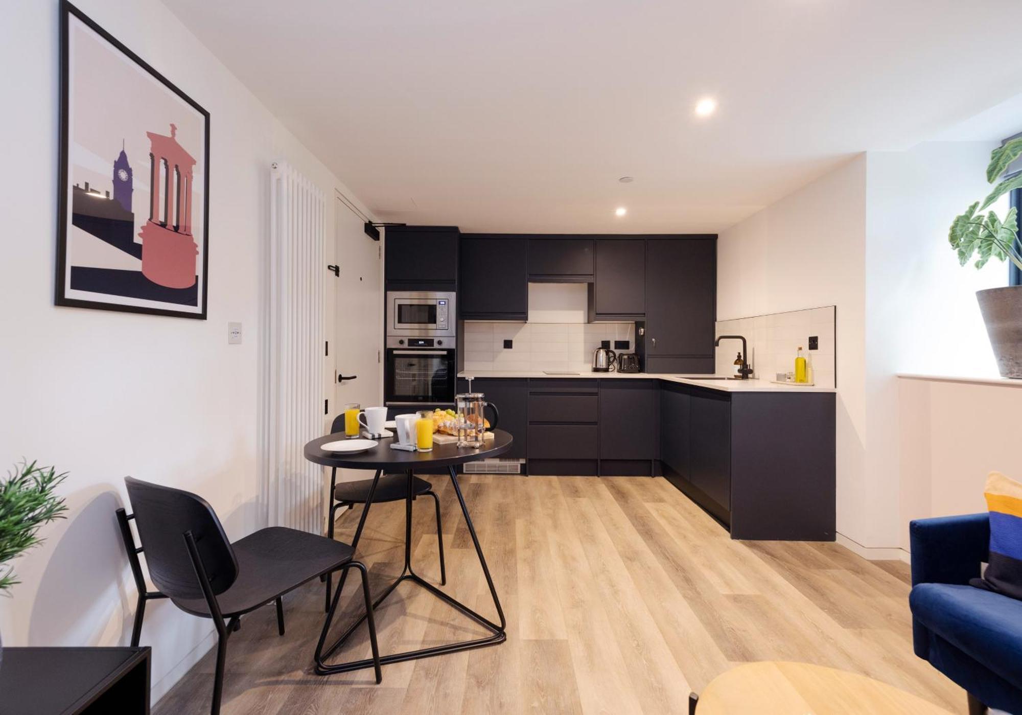 Charming Studios Near Holyrood Park & Calton Hill Эдинбург Номер фото