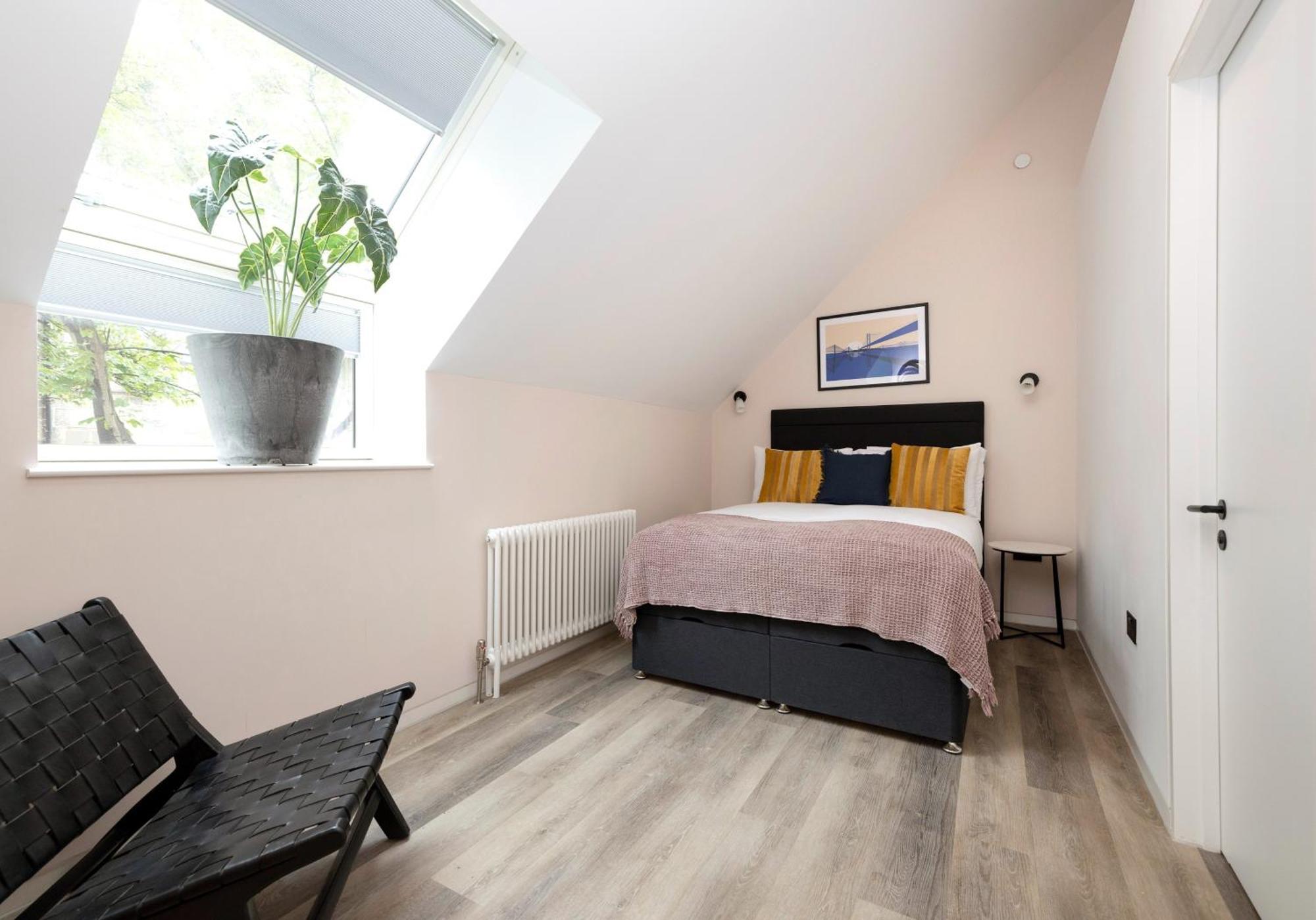 Charming Studios Near Holyrood Park & Calton Hill Эдинбург Номер фото