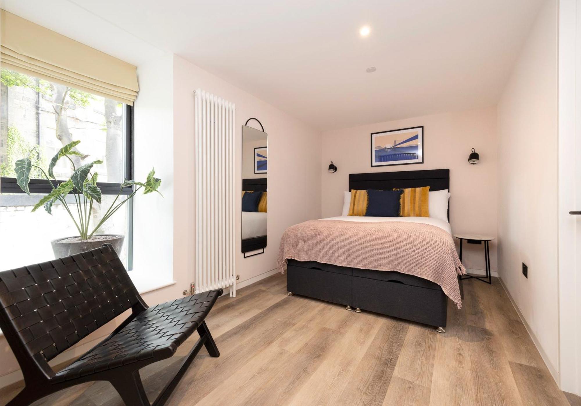Charming Studios Near Holyrood Park & Calton Hill Эдинбург Номер фото